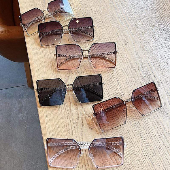 New Fashion Oversize Gradient Sunglasses For Women Vintage Alloy Chain Frame Rivet Square Sun Glasses Female Elegant Shades