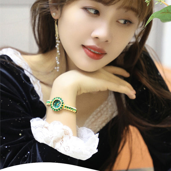 2022 Small Dial Diamond Elegant  Wristwatches Dress Green Watch (with a ins Bracelet as gift)