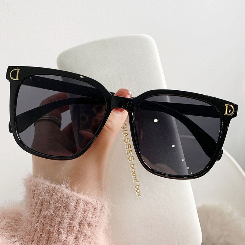https://www.jollynova.com/cdn/shop/products/Fashion-Oversized-Sunglasses-Woman-Brand-Designer-Vintage-Square-Sun-Glasses-Female-Big-Frame-Gradient-Shades-Oculos_2c5af8d7-4d05-48a8-af26-a74dc6c1755f_800x.jpg?v=1679297914