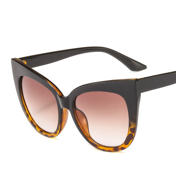New Fashion Oversized Women Glasses Retro Cat Eye Frame Sunglasses Ins Popular Red Eyeglasses Trending Shades UV400 Wholesale