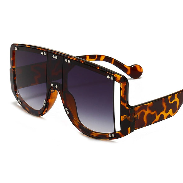 Retro Square Rivet Punk Sunglasses Women Luxury Brand Designer Vintage Fashion Big Frame Sun Glasses Female Black Shades Oculos